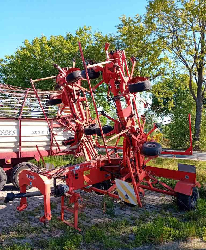 Kuhn GF10601TO schudder, weidebouwmachines - Ancinho enleirador: foto 1 Kuhn GF10601TO schudder, weidebouwmachines - Ancinho enleirador: foto 1