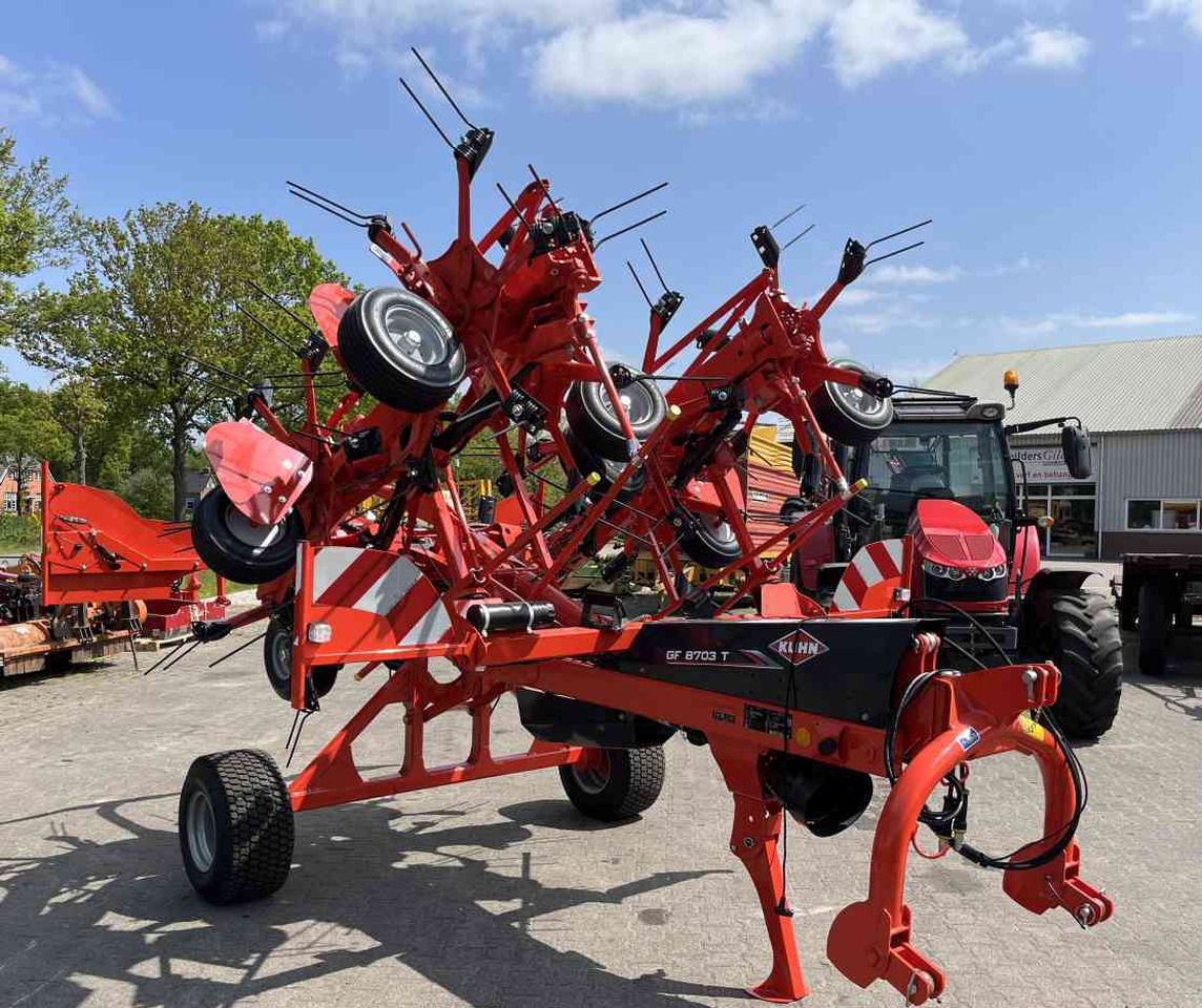 Kuhn GF8703T Schudder Tedder Kreiselheuer weidebouwmachines - Ancinho enleirador: foto 2 Kuhn GF8703T Schudder Tedder Kreiselheuer weidebouwmachines - Ancinho enleirador: foto 2
