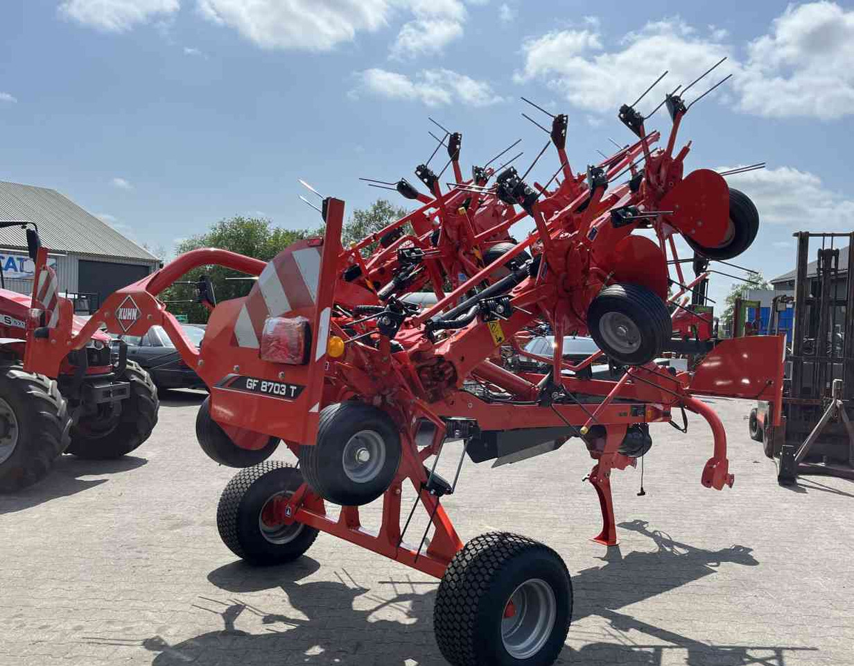 Kuhn GF8703T Schudder Tedder Kreiselheuer weidebouwmachines - Ancinho enleirador: foto 5 Kuhn GF8703T Schudder Tedder Kreiselheuer weidebouwmachines - Ancinho enleirador: foto 5