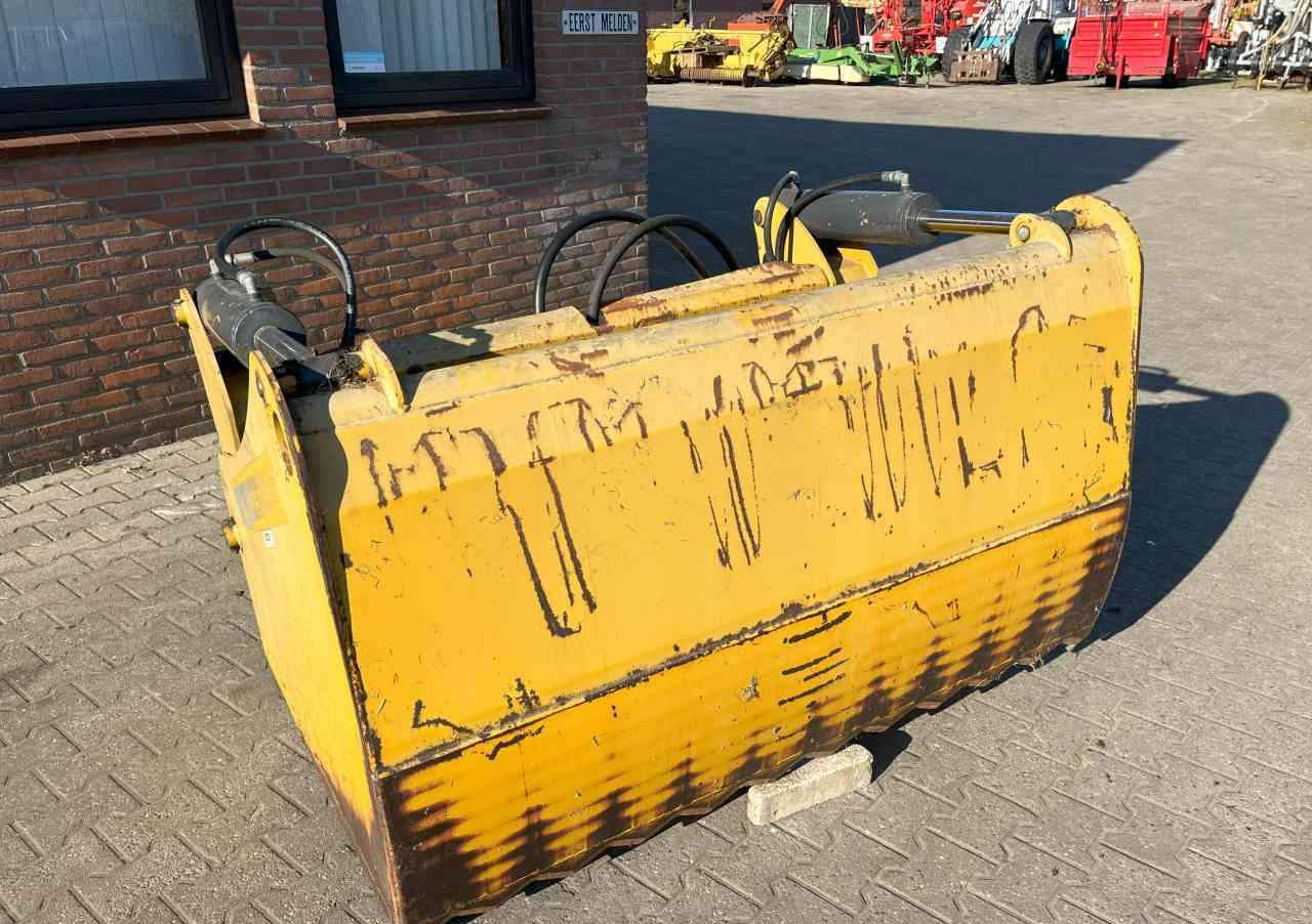 Mammut Kuilhapper Euro aansluiting voermachines - Equipamento para silagem: foto 3 Mammut Kuilhapper Euro aansluiting voermachines - Equipamento para silagem: foto 3