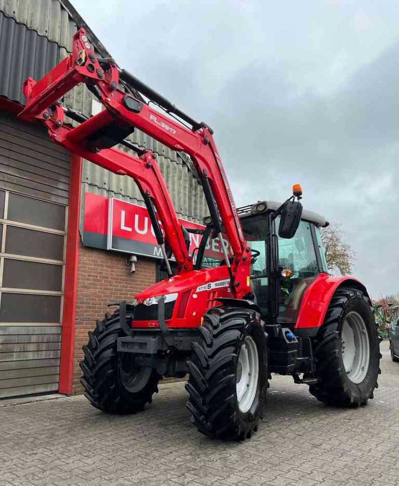 Massey Ferguson 5710S Dyna-4 Essential Voorlader Tractoren - Trator: foto 2 Massey Ferguson 5710S Dyna-4 Essential Voorlader Tractoren - Trator: foto 2