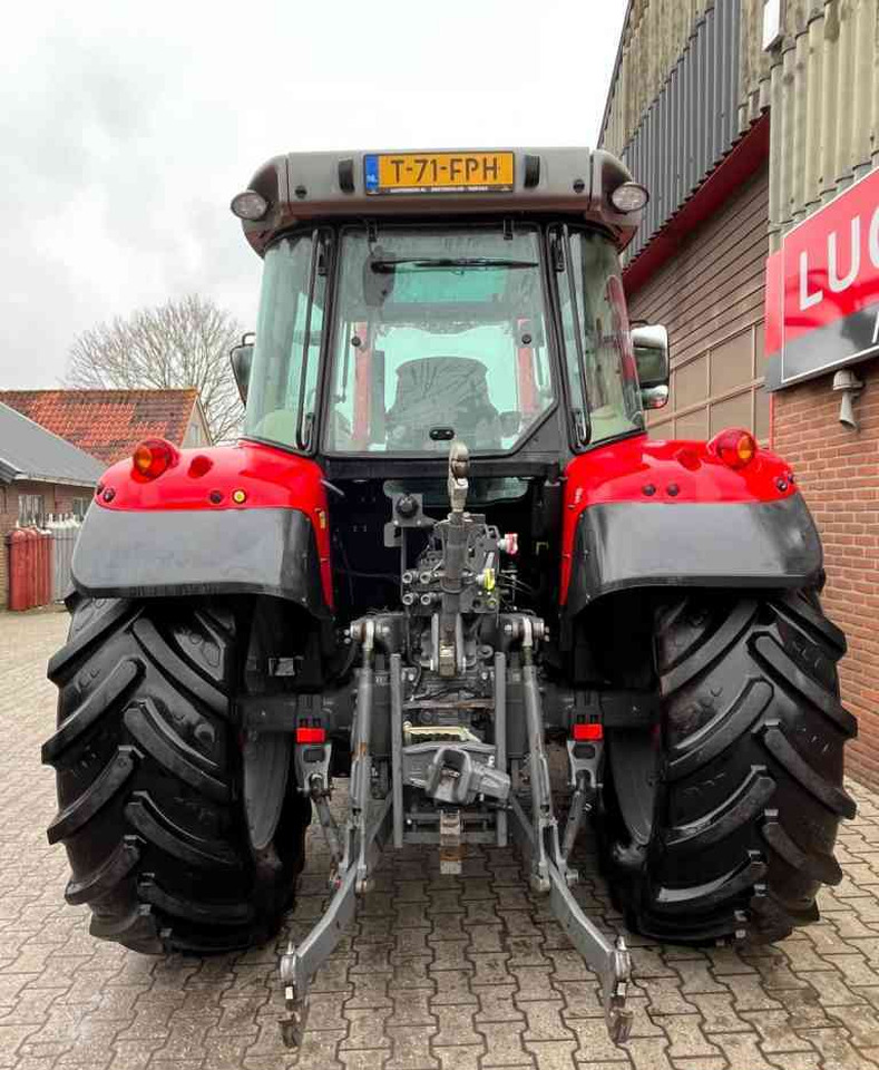 Massey Ferguson 5710S Dyna-4 Essential Voorlader Tractoren - Trator: foto 4 Massey Ferguson 5710S Dyna-4 Essential Voorlader Tractoren - Trator: foto 4