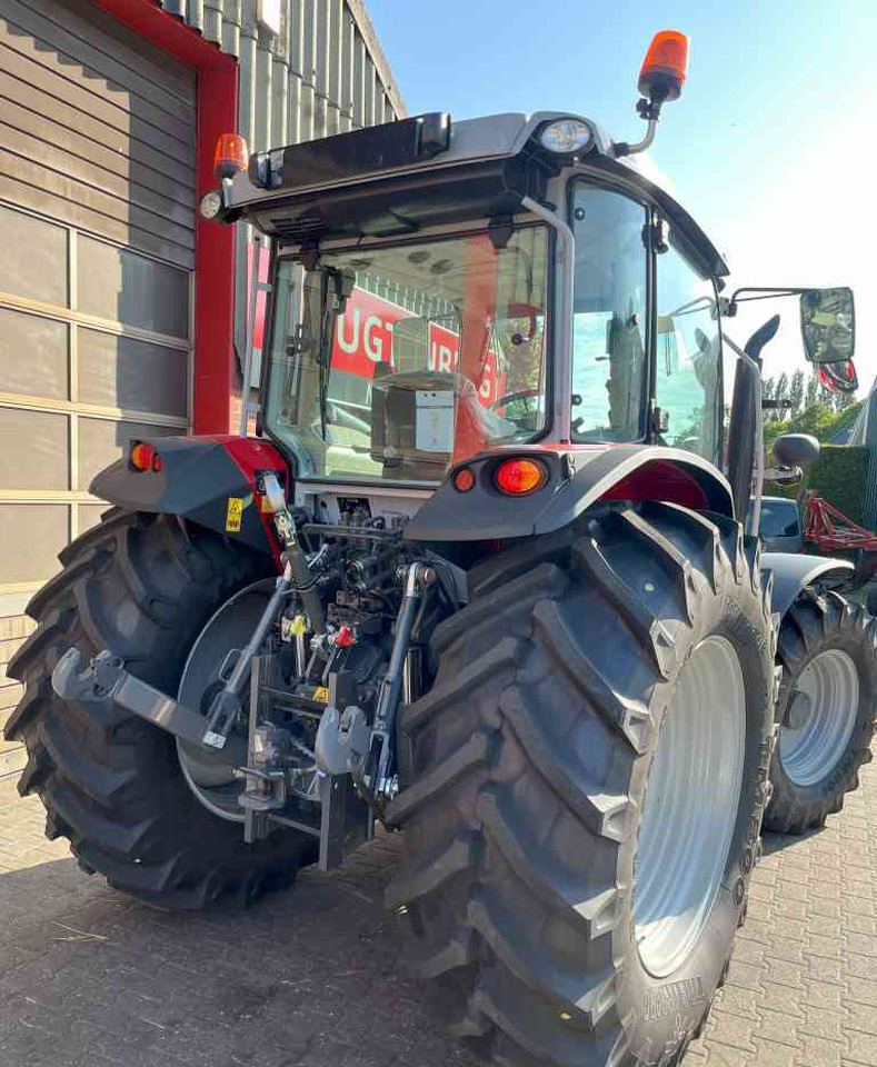Massey Ferguson 5M.145 Dyna-4 Tractoren - Trator: foto 4 Massey Ferguson 5M.145 Dyna-4 Tractoren - Trator: foto 4