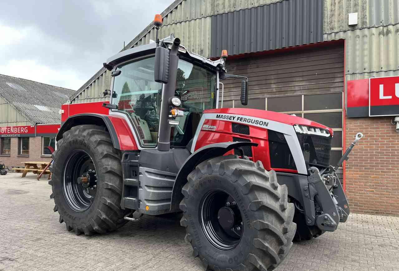 Massey Ferguson 8S.225 Dyna-VT Exclusive Tractoren - Trator: foto 1 Massey Ferguson 8S.225 Dyna-VT Exclusive Tractoren - Trator: foto 1