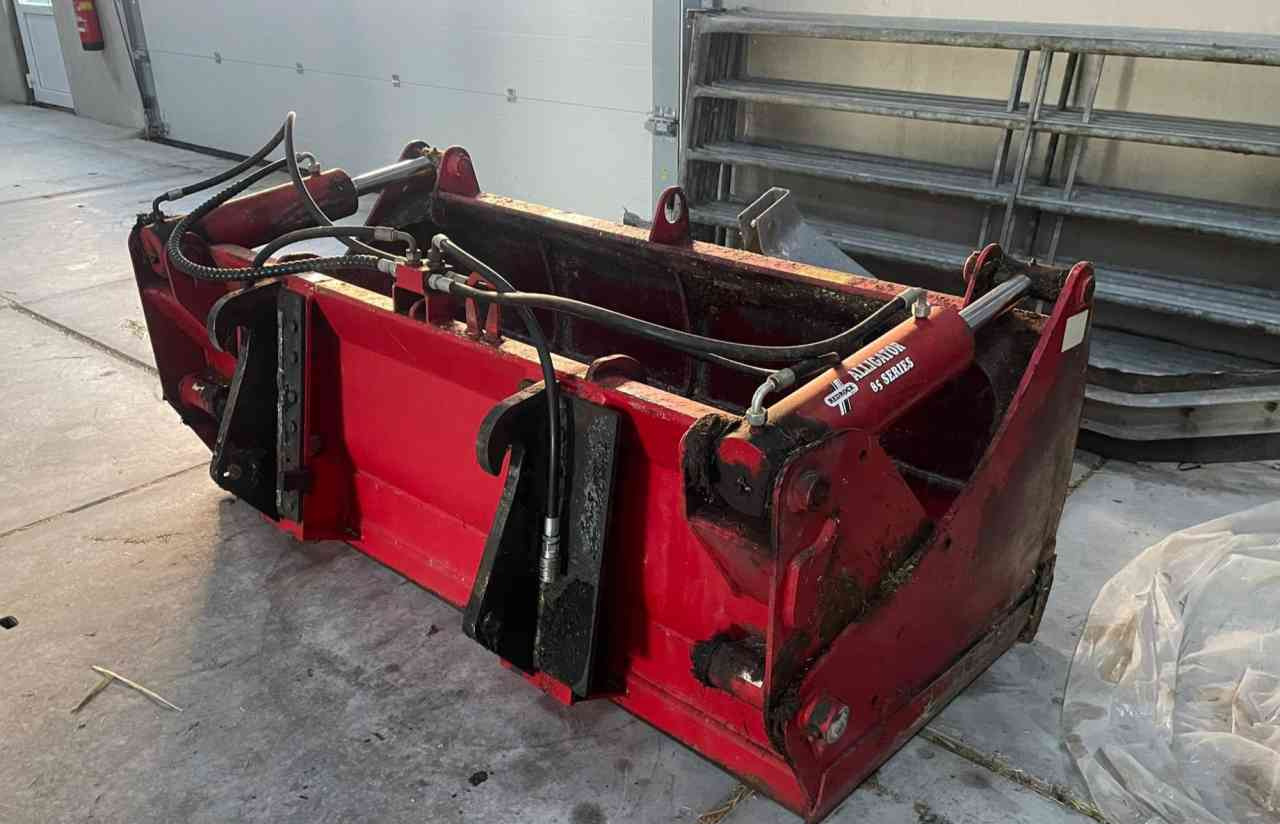 Redrock Kuilhapper 1.60 breed, dichte bodem, Volvo L30 aansluiting voermachines - Equipamento para silagem: foto 2 Redrock Kuilhapper 1.60 breed, dichte bodem, Volvo L30 aansluiting voermachines - Equipamento para silagem: foto 2