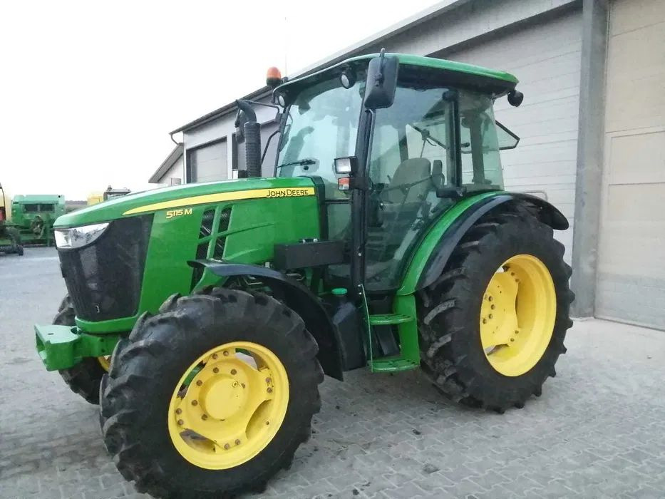 Ciągnik JOHN DEERE 5115M - Trator: foto 1 Ciągnik JOHN DEERE 5115M - Trator: foto 1