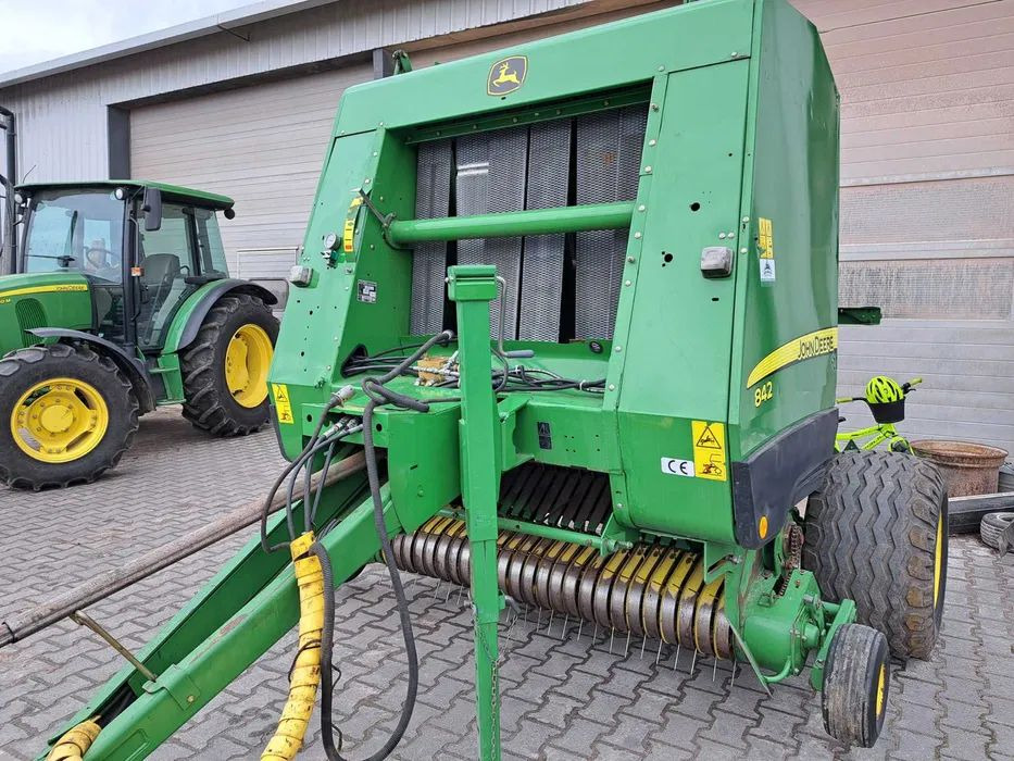 John Deere 842 - Enfardadeira de fardos redondos: foto 2 John Deere 842 - Enfardadeira de fardos redondos: foto 2