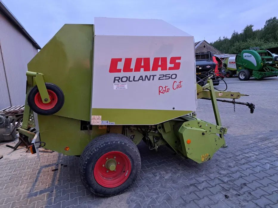 PRASA ROLUJĄCA CLAAS ROLLANT 250 RC 255 - Enfardadeira de fardos redondos: foto 2 PRASA ROLUJĄCA CLAAS ROLLANT 250 RC 255 - Enfardadeira de fardos redondos: foto 2