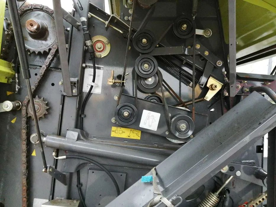 Prasa rolująca Claas Rollant 374 - Enfardadeira de fardos redondos: foto 5 Prasa rolująca Claas Rollant 374 - Enfardadeira de fardos redondos: foto 5