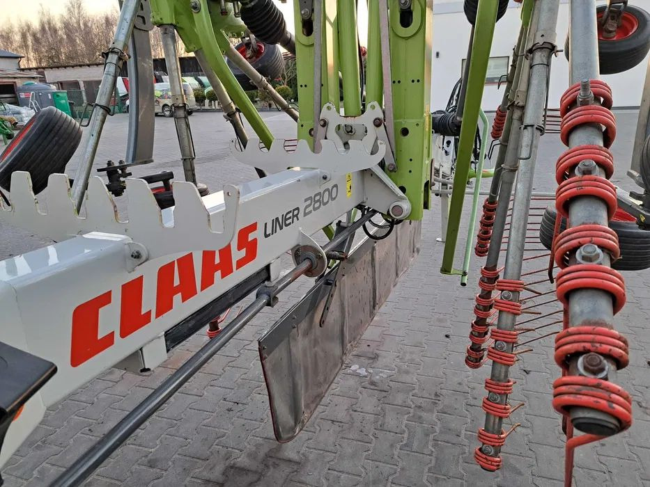 Zgrabiarka Claas liner 2800 - Ancinho enleirador: foto 5 Zgrabiarka Claas liner 2800 - Ancinho enleirador: foto 5