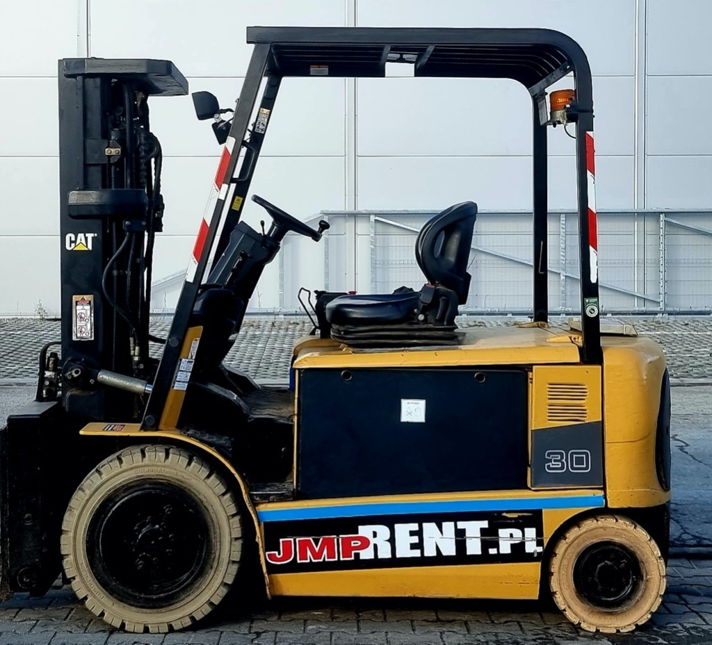 CAT EP 30 K PAC BATTERY YOM2021 - Empilhadeira elétrica: foto 1 CAT EP 30 K PAC BATTERY YOM2021 - Empilhadeira elétrica: foto 1
