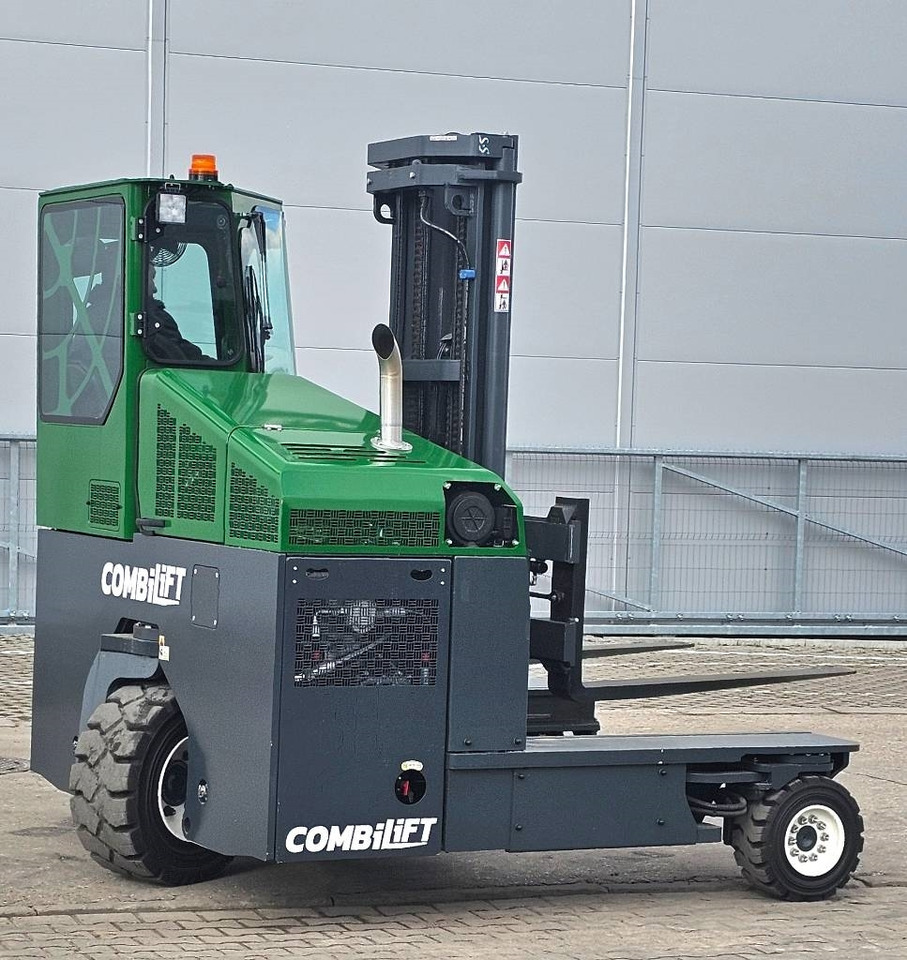 Combilift C 4000 D MK4 150 hrs RENTED - Empilhador de 4 vias: foto 3 Combilift C 4000 D MK4 150 hrs RENTED - Empilhador de 4 vias: foto 3