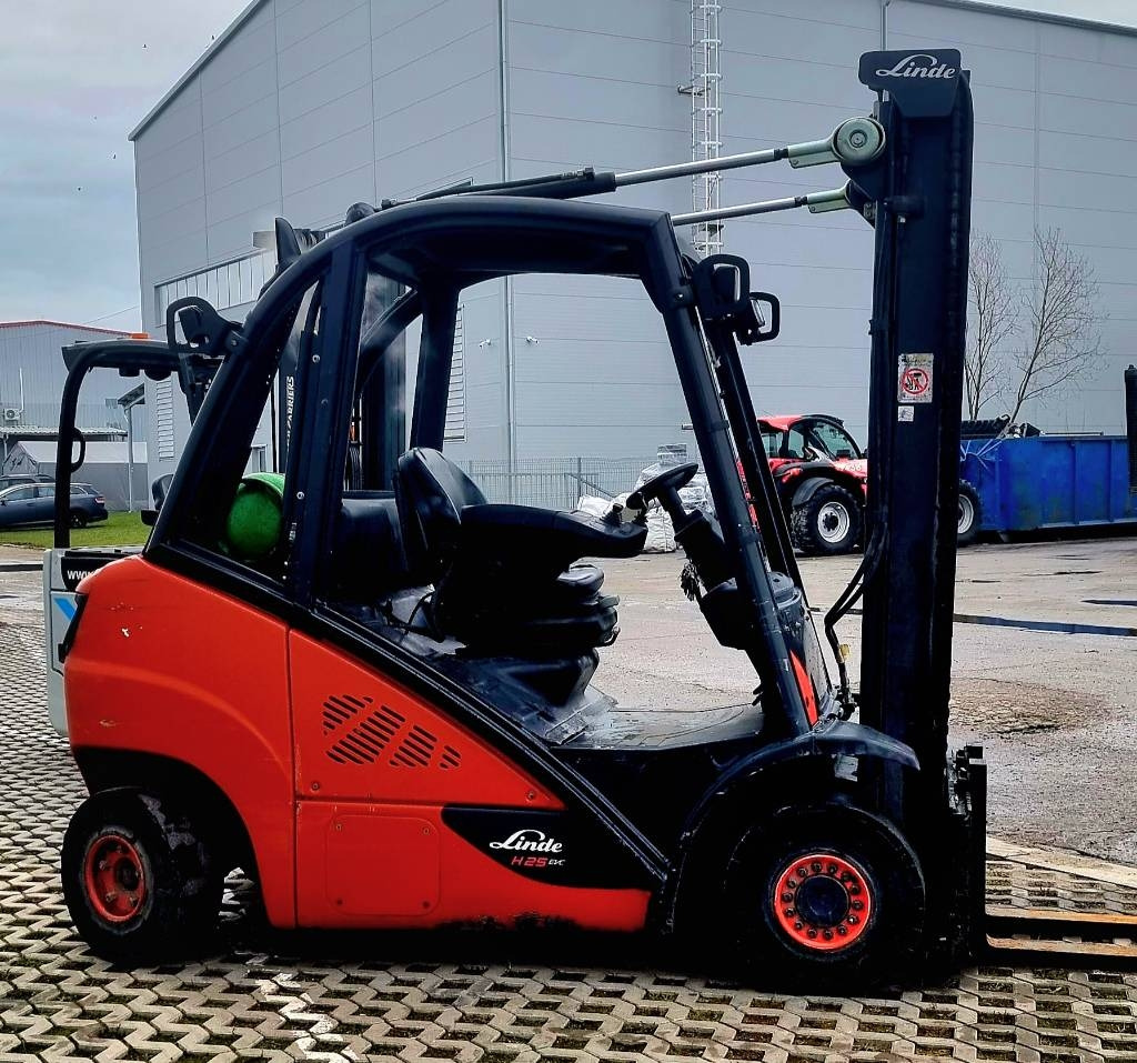 Linde H 25 T - 02 - Empilhadeira a gás: foto 5 Linde H 25 T - 02 - Empilhadeira a gás: foto 5