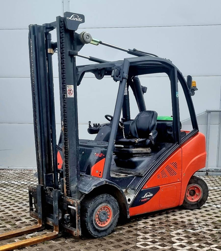 Linde H 25 T - 02 - Empilhadeira a gás: foto 3 Linde H 25 T - 02 - Empilhadeira a gás: foto 3