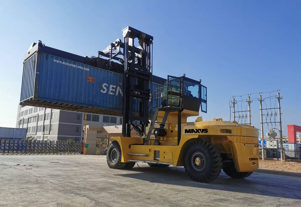 NEW KALMAR 40 TON Maxus Cummins Container Forklift | НОВИЙ KALMAR 40 ТОН Maxus Cummins візок для контейнерів вилковий - Manipulador de contentor: foto 3 NEW KALMAR 40 TON Maxus Cummins Container Forklift | НОВИЙ KALMAR 40 ТОН Maxus Cummins візок для контейнерів вилковий - Manipulador de contentor: foto 3