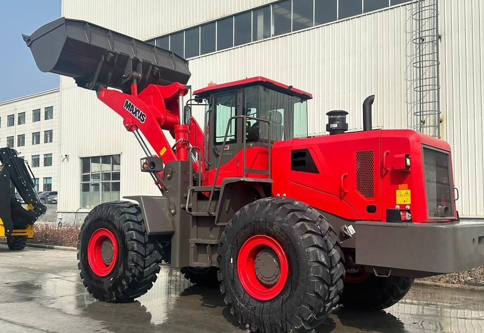 Trator novo NEW MAXUS 180 HP Tractor + Loader Warranty up to 10 YEARS Новий MAXUS Трактор 180 К.с. + Навантажувач Гарантія до 10 РОКІВ Nowy MAXUS Traktor 180 KM + Ładowacz Gwarancja do 10 LAT: foto 11