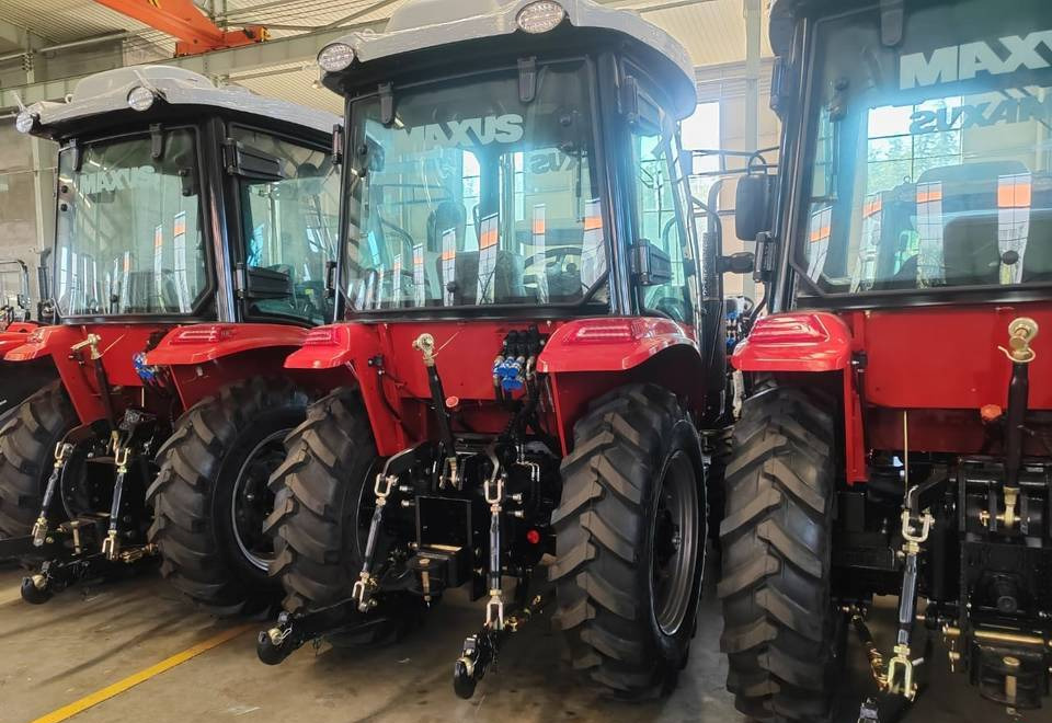 Trator novo NEW MAXUS 180 HP Tractor + Loader Warranty up to 10 YEARS Новий MAXUS Трактор 180 К.с. + Навантажувач Гарантія до 10 РОКІВ Nowy MAXUS Traktor 180 KM + Ładowacz Gwarancja do 10 LAT: foto 12