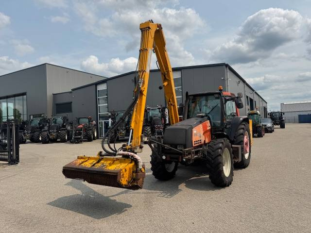 Valtra 8150 hitech met Bos maaiarm met klepelmaaier - Trator: foto 4 Valtra 8150 hitech met Bos maaiarm met klepelmaaier - Trator: foto 4