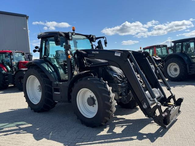 Valtra G125 Ecopower Active, 115 uur!! FH+PTO+Voorlader - Trator: foto 4 Valtra G125 Ecopower Active, 115 uur!! FH+PTO+Voorlader - Trator: foto 4