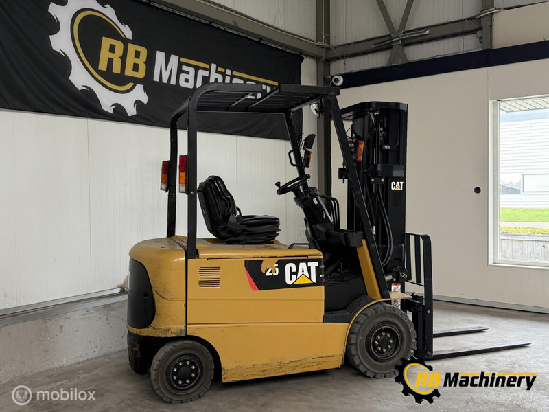 Caterpillar EP25K PAC - Empilhadeira: foto 3 Caterpillar EP25K PAC - Empilhadeira: foto 3