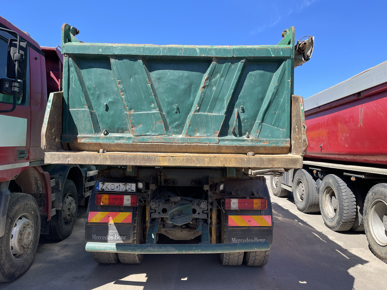 MERCEDES-BENZ Actros 3331 - Camião basculante: foto 3 MERCEDES-BENZ Actros 3331 - Camião basculante: foto 3