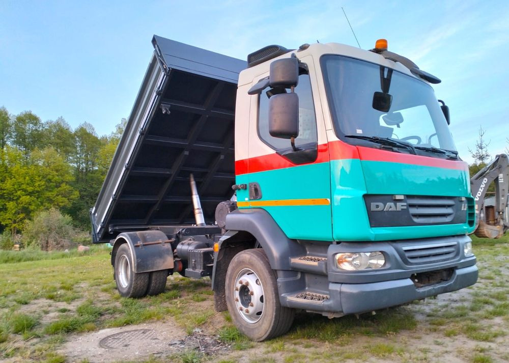 DAF LF 55.220 - Camião basculante: foto 2 DAF LF 55.220 - Camião basculante: foto 2