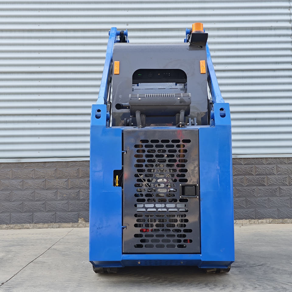 LEZUM LA670 Skid Steer Euro 5/Epa Engine Kubota Mini Small Skid Steer Loader For Sale - Mini pá carregadora: foto 3 LEZUM LA670 Skid Steer Euro 5/Epa Engine Kubota Mini Small Skid Steer Loader For Sale - Mini pá carregadora: foto 3