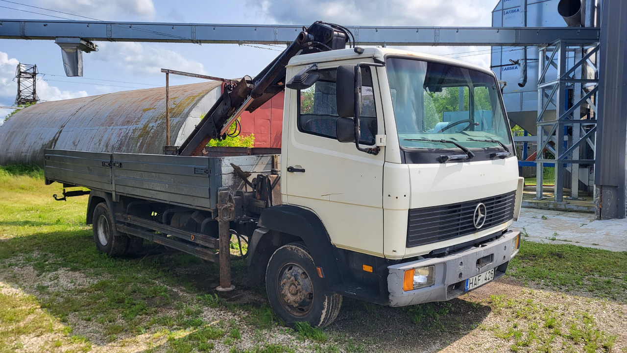 MERCEDES-BENZ 814 HIAB 071 - Camião grua: foto 2 MERCEDES-BENZ 814 HIAB 071 - Camião grua: foto 2