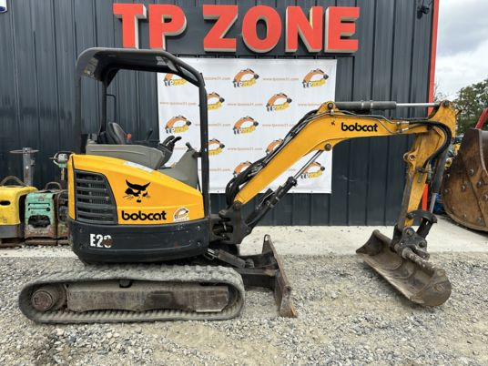 Bobcat E26 à 18900 € HT - Mini escavadeira: foto 1 Bobcat E26 à 18900 € HT - Mini escavadeira: foto 1