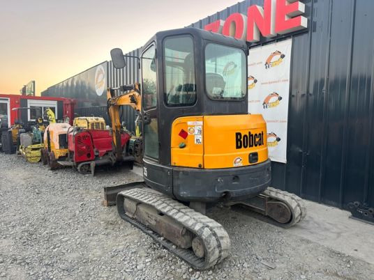 Bobcat E35 Cabine à 22500 € HT - Mini escavadeira: foto 4 Bobcat E35 Cabine à 22500 € HT - Mini escavadeira: foto 4