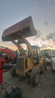 Caterpillar 428 à 13500 € HT - Retroescavadeira: foto 5 Caterpillar 428 à 13500 € HT - Retroescavadeira: foto 5