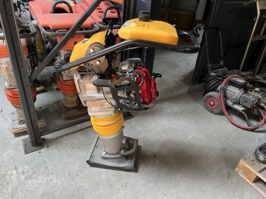 ENARCO PH60H - Compactadora de percussão: foto 4 ENARCO PH60H - Compactadora de percussão: foto 4