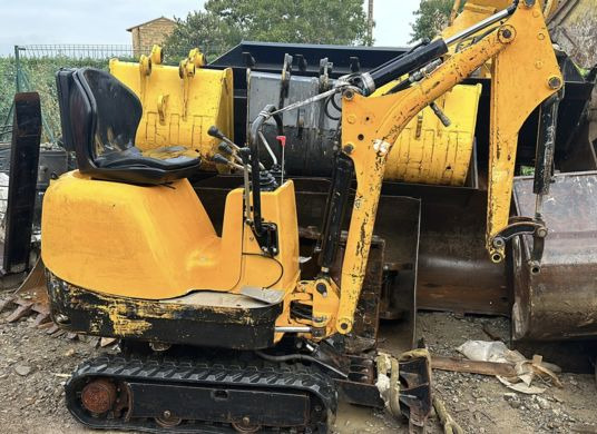 JCB 8008 CTS à 5900€ HT - Mini escavadeira: foto 1 JCB 8008 CTS à 5900€ HT - Mini escavadeira: foto 1
