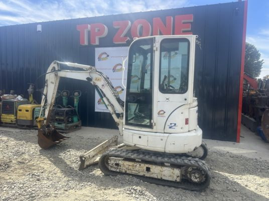 Komatsu PC26MR-3 cabine à 19500€ HT - Mini escavadeira: foto 4 Komatsu PC26MR-3 cabine à 19500€ HT - Mini escavadeira: foto 4