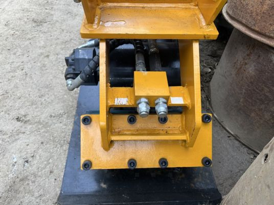 Plaque vibrante hydraulique pour mini pelle - Placas vibratórias, Equipamento: foto 5 Plaque vibrante hydraulique pour mini pelle - Placas vibratórias, Equipamento: foto 5