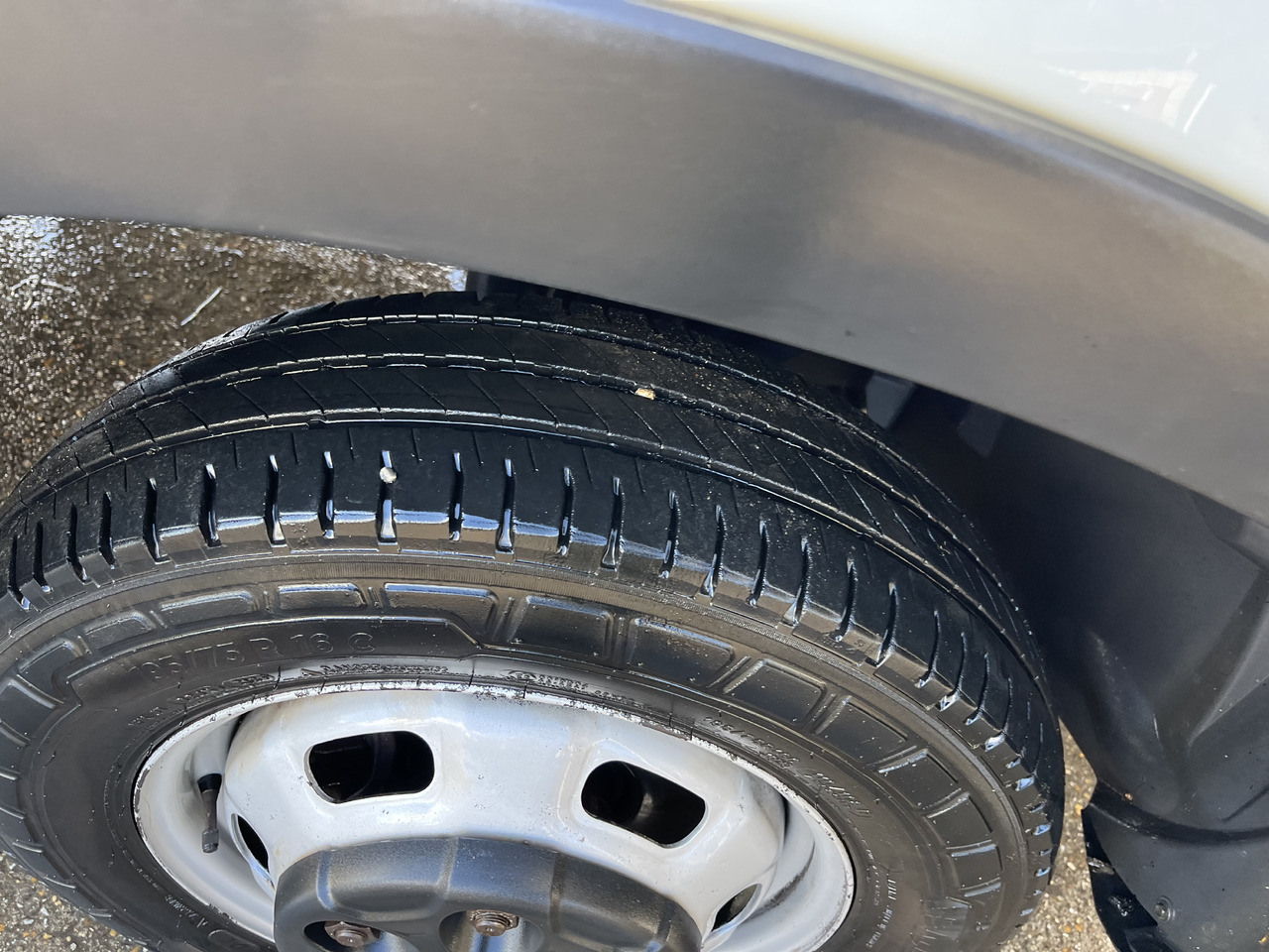 IVECO Daily 35-180 35c18 plateau - Carrinha de caixa aberta: foto 4 IVECO Daily 35-180 35c18 plateau - Carrinha de caixa aberta: foto 4