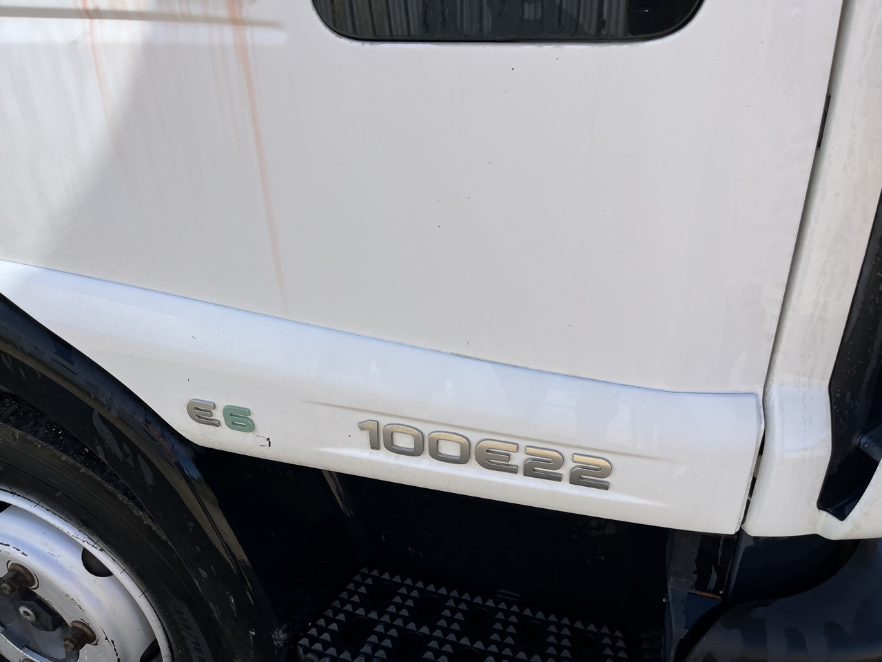 Iveco Eurocargo 100E22 caisse double cabine 7 places - Camião furgão: foto 4 Iveco Eurocargo 100E22 caisse double cabine 7 places - Camião furgão: foto 4