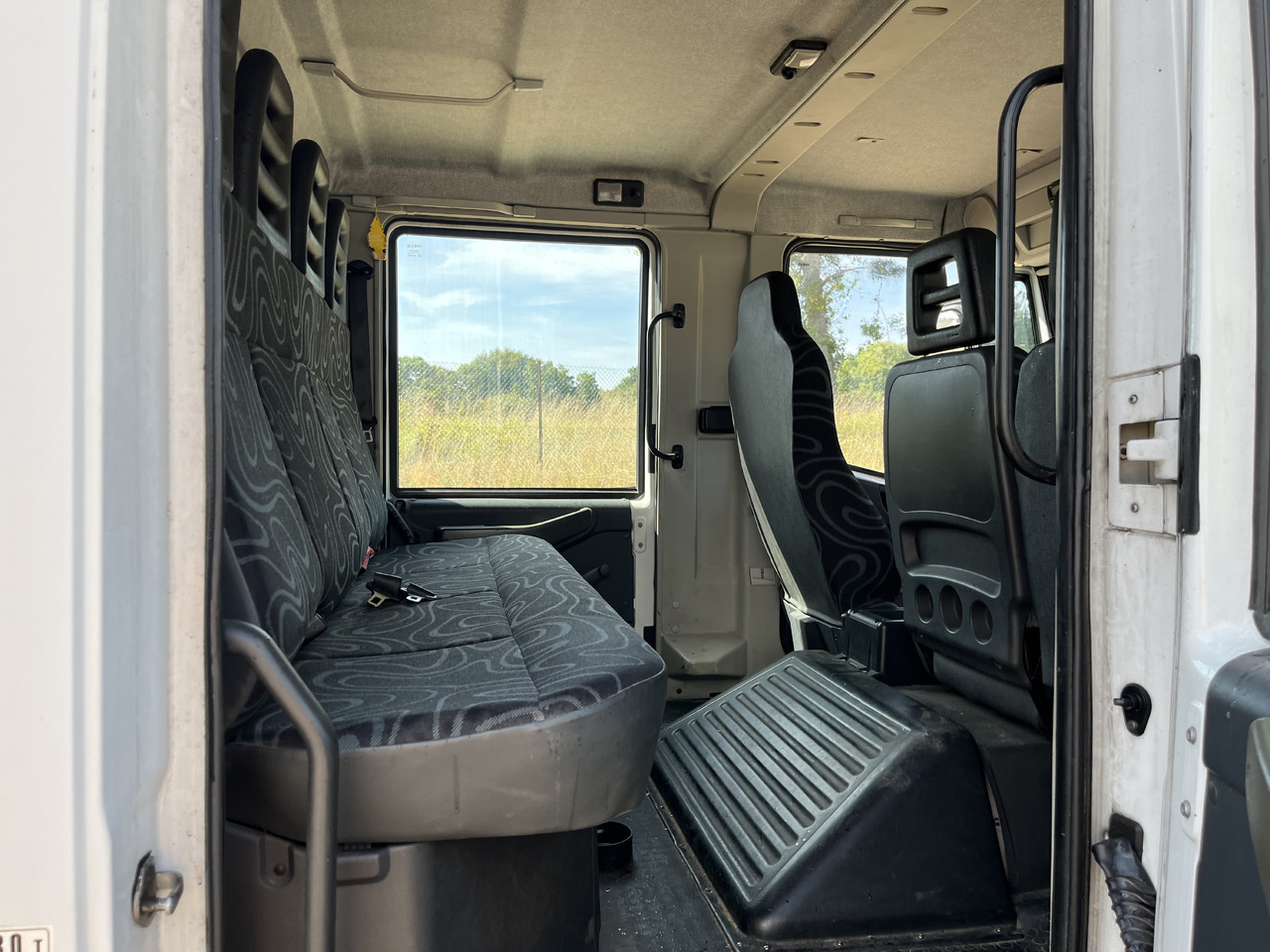 Iveco Eurocargo 100E22 caisse double cabine 7 places - Camião furgão: foto 5 Iveco Eurocargo 100E22 caisse double cabine 7 places - Camião furgão: foto 5