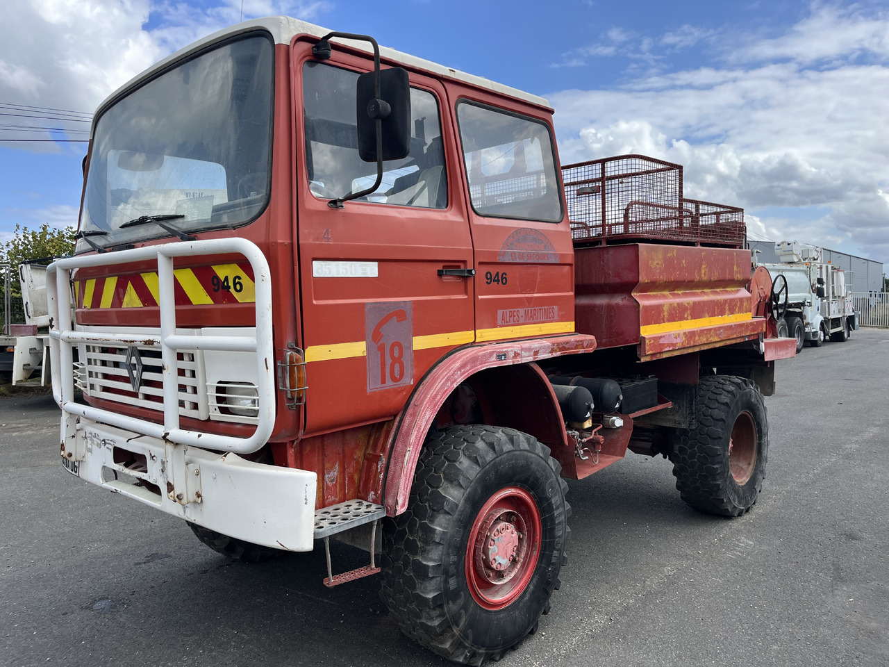 RENAULT 85-150 4x4 ccf citerne - Carro de bombeiro: foto 1 RENAULT 85-150 4x4 ccf citerne - Carro de bombeiro: foto 1