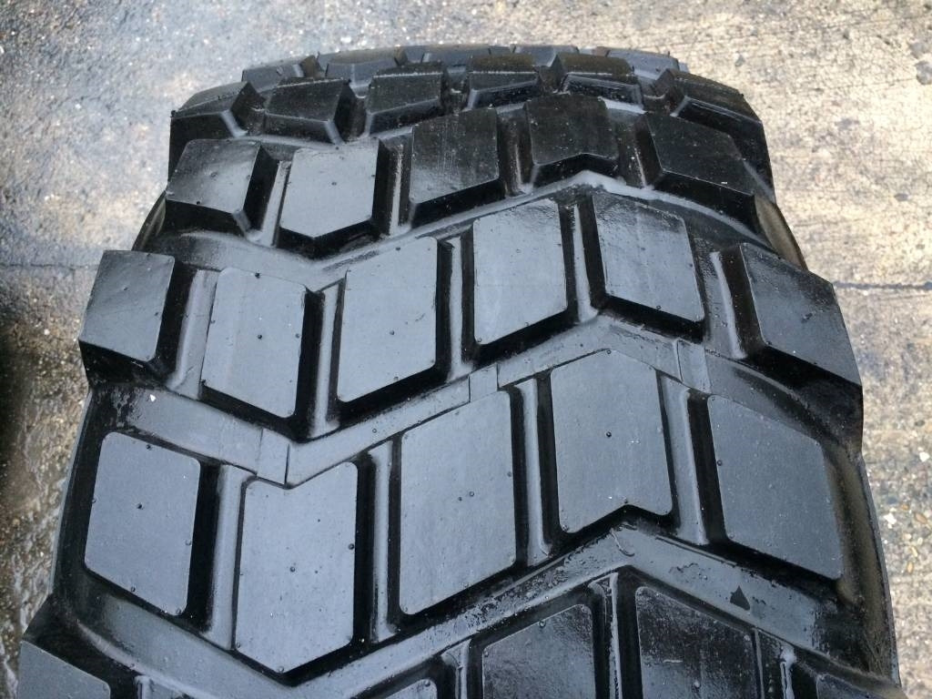Michelin 525/65R20.5 XS - RECAP - Pneu por Máquina agrícola: foto 2 Michelin 525/65R20.5 XS - RECAP - Pneu por Máquina agrícola: foto 2