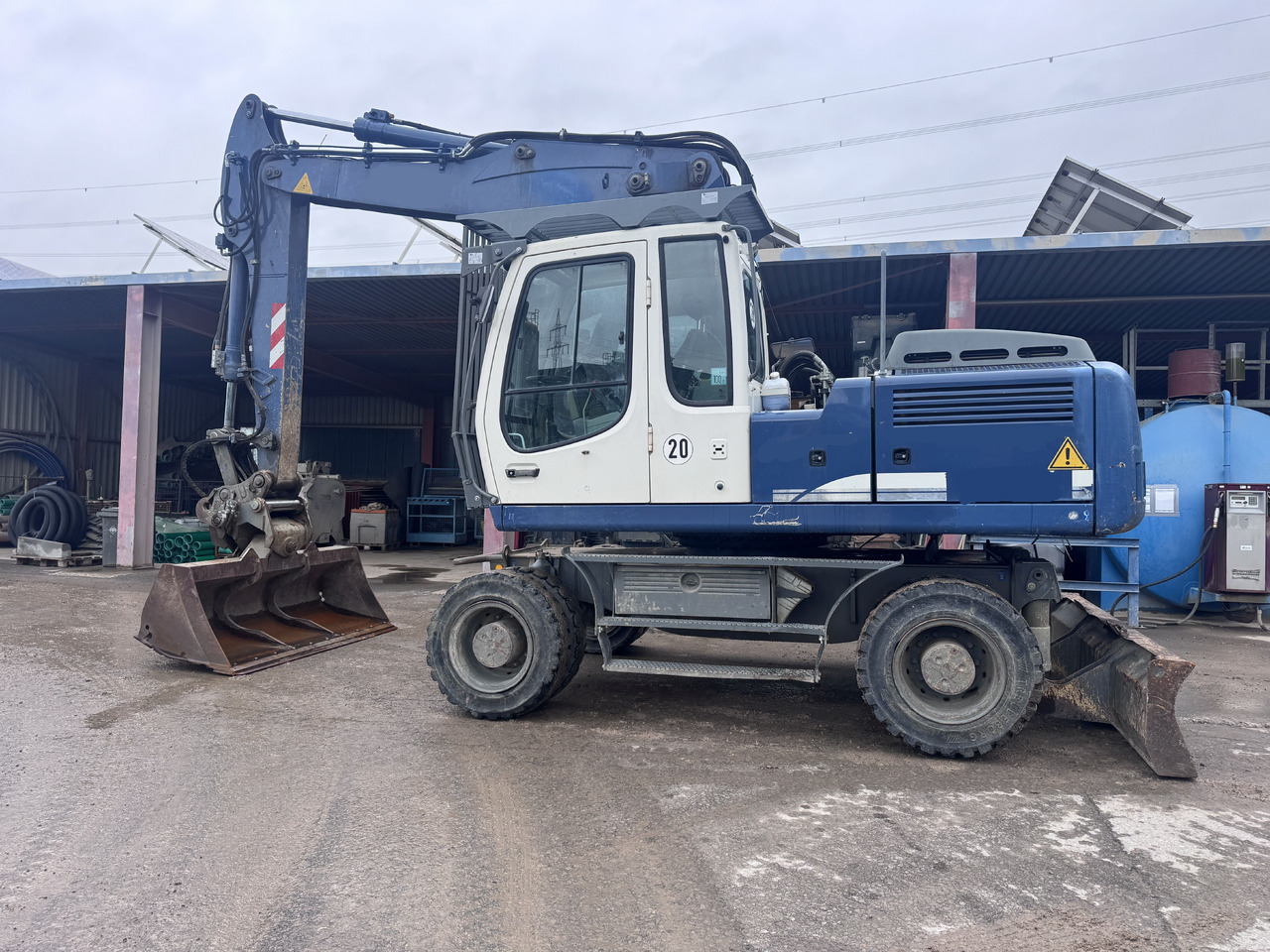 LIEBHERR A 904 C Litronic - Escavadeira de rodas: foto 2 LIEBHERR A 904 C Litronic - Escavadeira de rodas: foto 2