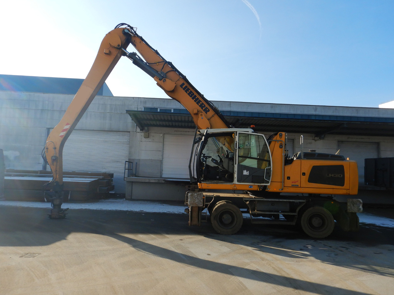 LIEBHERR LH 30 Industry - Manipulador de material: foto 3 LIEBHERR LH 30 Industry - Manipulador de material: foto 3