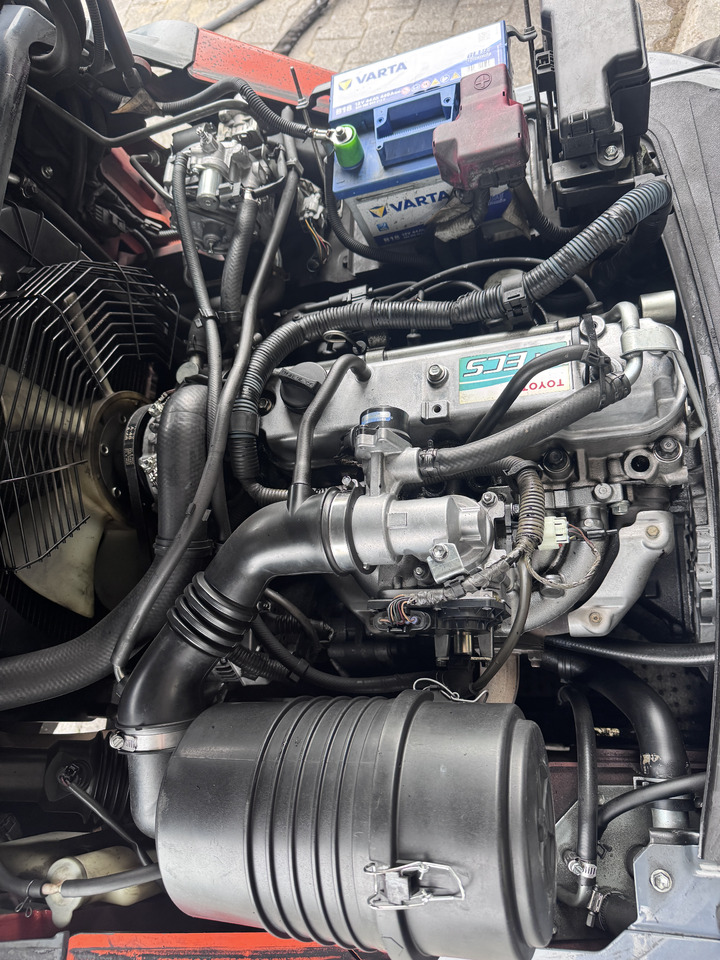 Empilhadeira a gás TOYOTA Tonero 25: foto 7