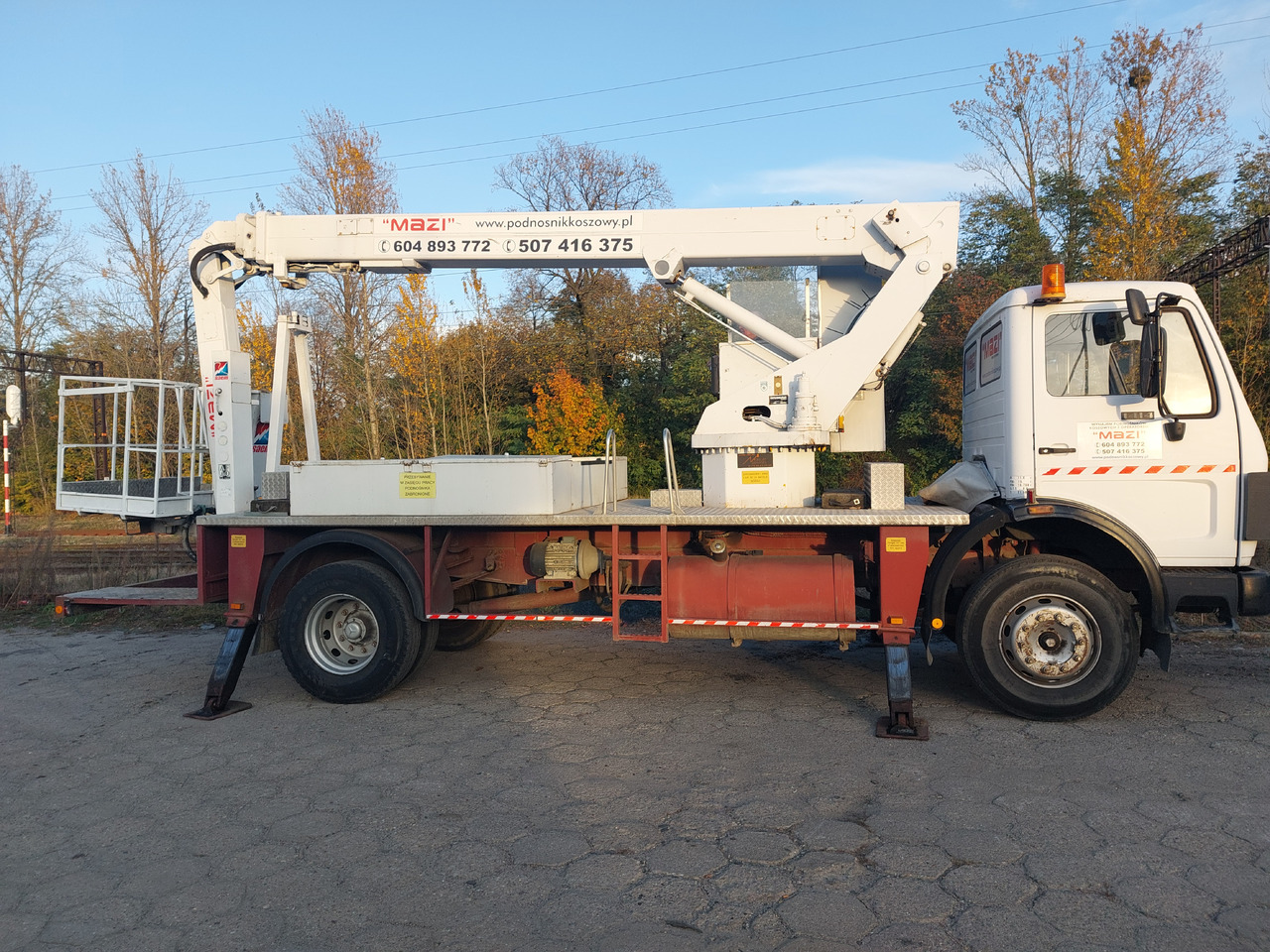 Wumag Mercedes 1414, 400V Wumag WT220 hydraulik - Caminhão com plataforma aérea: foto 5 Wumag Mercedes 1414, 400V Wumag WT220 hydraulik - Caminhão com plataforma aérea: foto 5