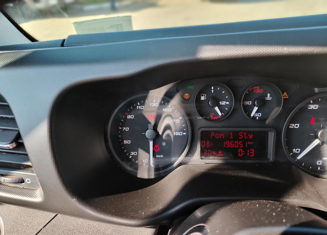 Carrinha de contentor IVECO DAILY 35S14: foto 6