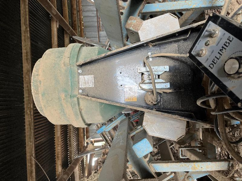 DELIMBE T24 - Distribuidor de fertilizantes: foto 2 DELIMBE T24 - Distribuidor de fertilizantes: foto 2