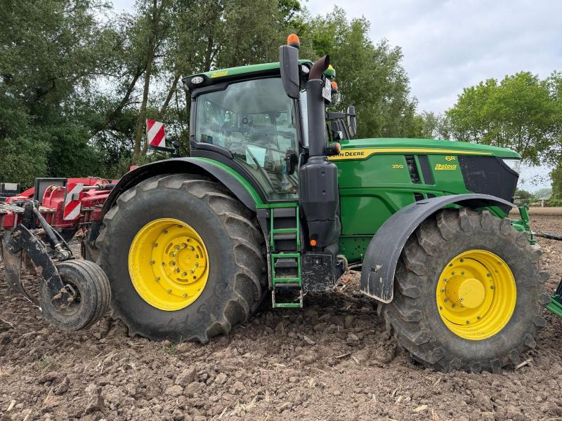 JOHN DEERE 6R250 - Trator: foto 1 JOHN DEERE 6R250 - Trator: foto 1