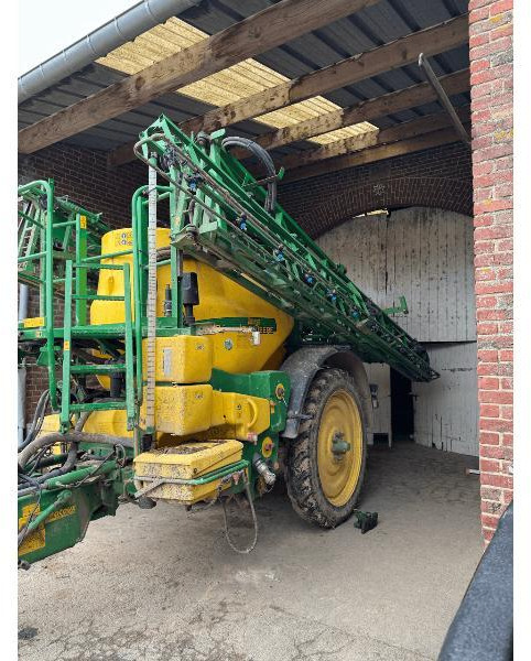 Pulverizador de arrastar JOHN DEERE 832I: foto 1