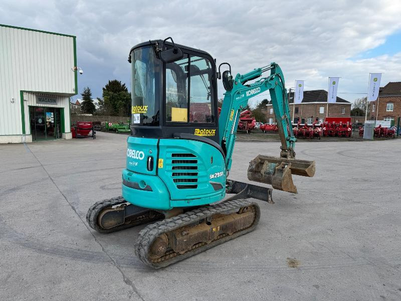 KOBELCO SK 25 SR-6E - Mini escavadeira: foto 4 KOBELCO SK 25 SR-6E - Mini escavadeira: foto 4