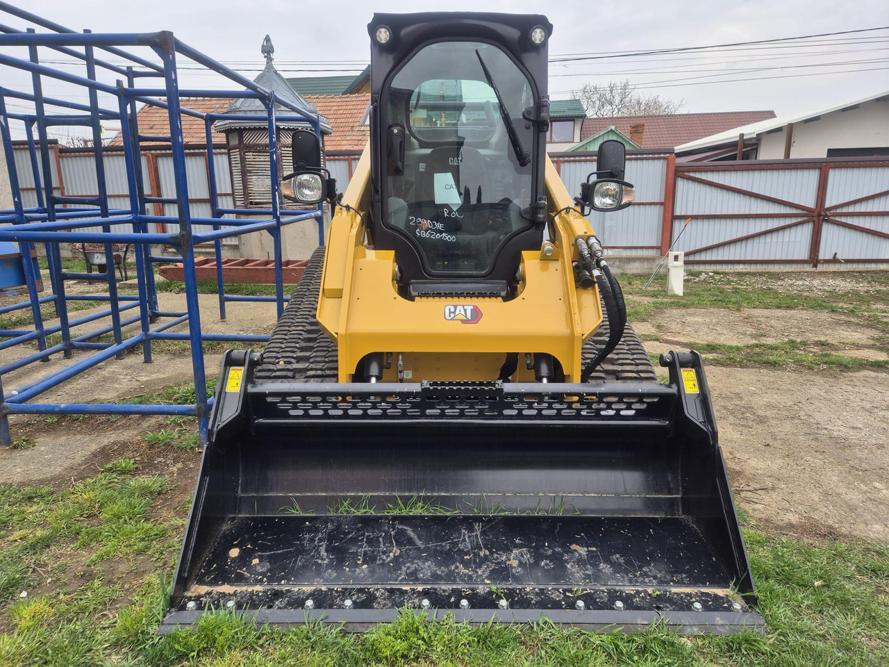CATERPILLAR 299 D3 XE Mini track loader - Mini pá carregadora de rastos: foto 1 CATERPILLAR 299 D3 XE Mini track loader - Mini pá carregadora de rastos: foto 1